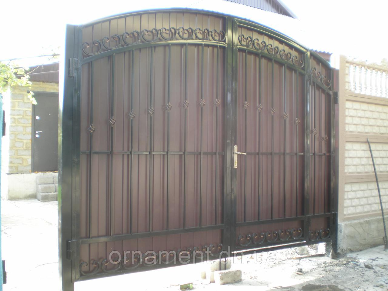 Ворота кованые + профнастил внутри калитка M100PR