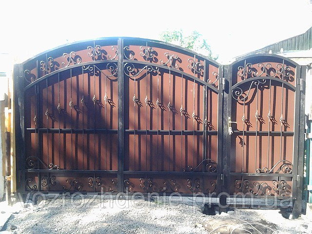 Ворота кованые зашитые композитом M170K
